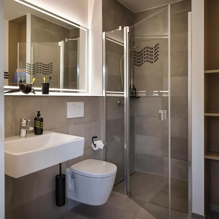 Stayery Suelz - Uni-center